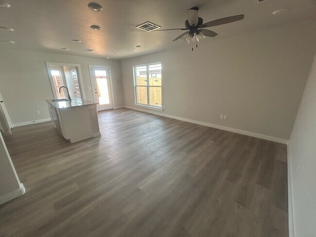Building Photo - 409 Thicket Dr