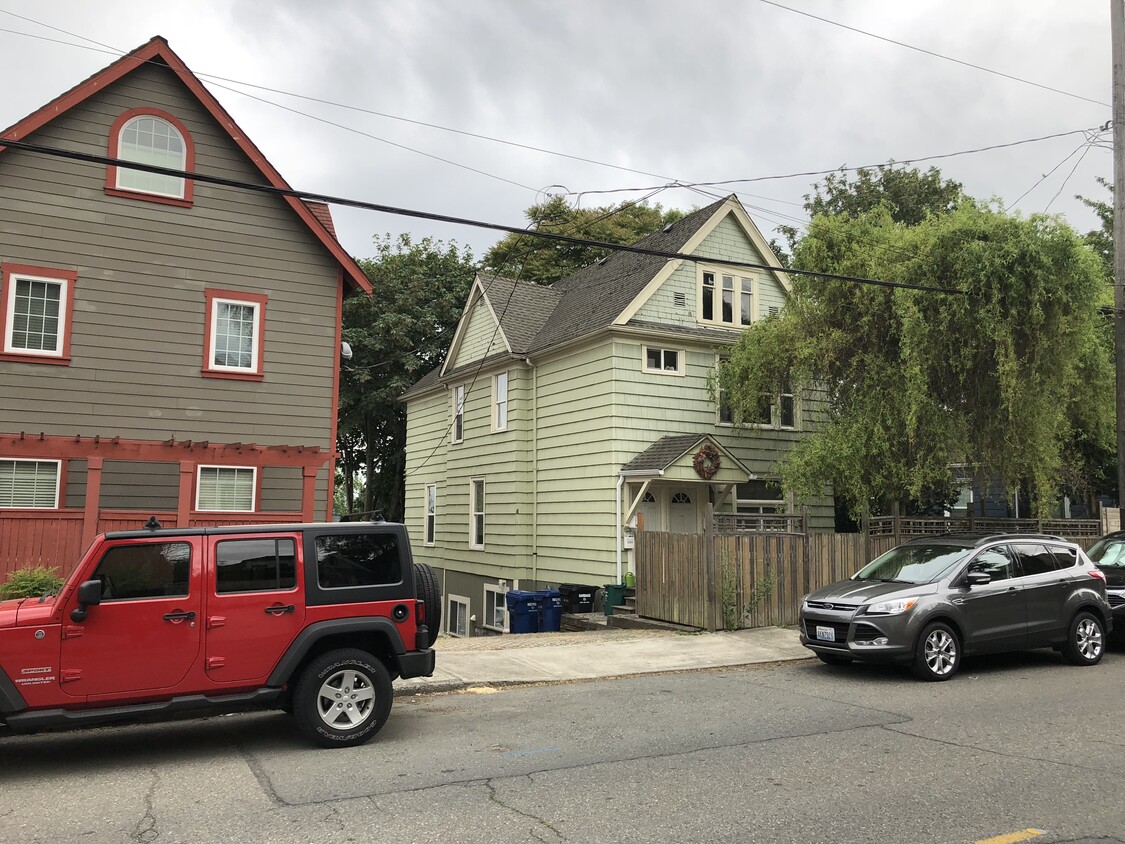 Triplex Building - 1526 14th Ave S