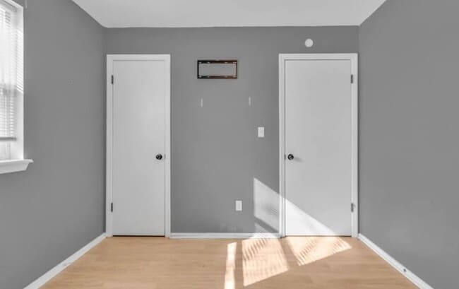 Building Photo - 801 Royal Ave