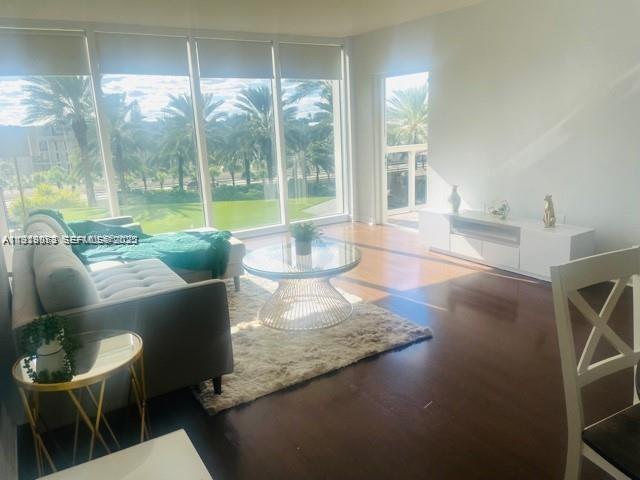 Primary Photo - 10275 Collins Ave