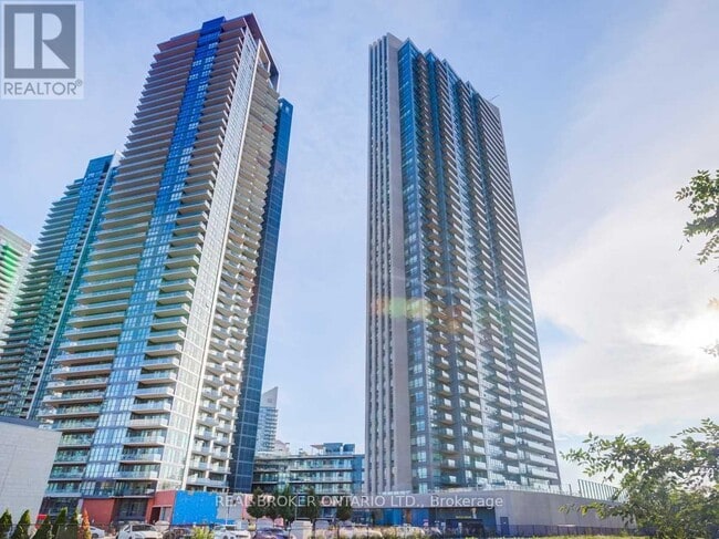 Photo du bâtiment - 36 Park Lawn Rd