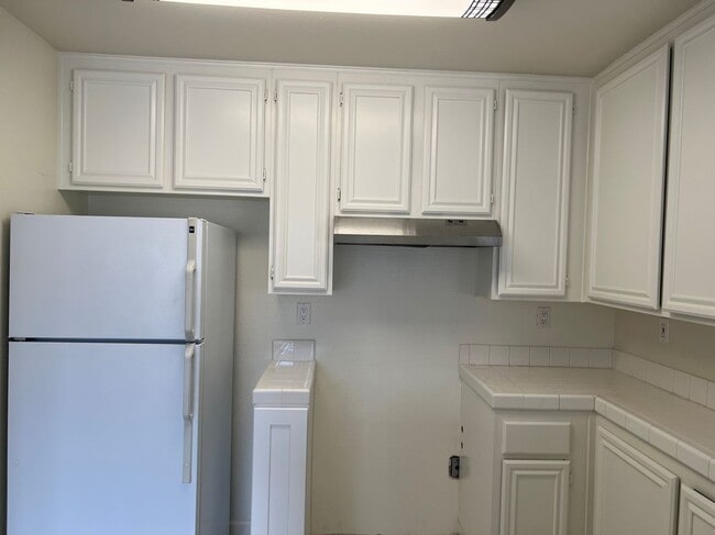Building Photo - Wonderful 2 bedroom, 2 Bath Condo!  Single...