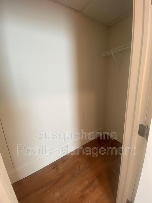 Building Photo - 171 E Derry Rd