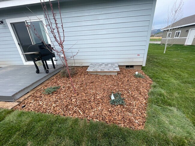 Building Photo - Dog Friendly LT Rental in Victor, ID