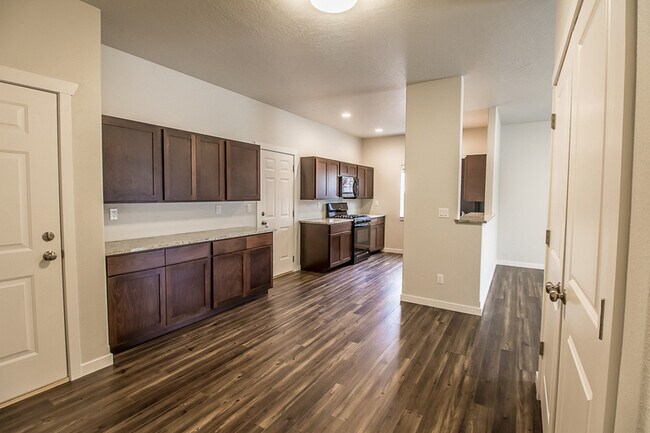 Building Photo - 14105 E Rockwell Ave