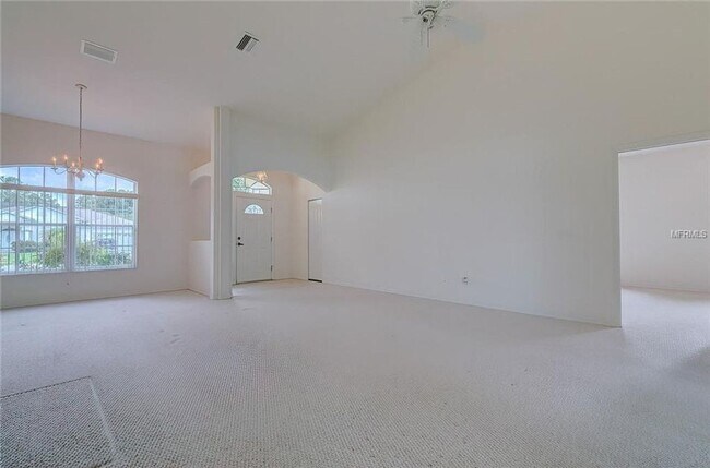 Foto del edificio - 3 bedroom 2 bathroom beautiful home