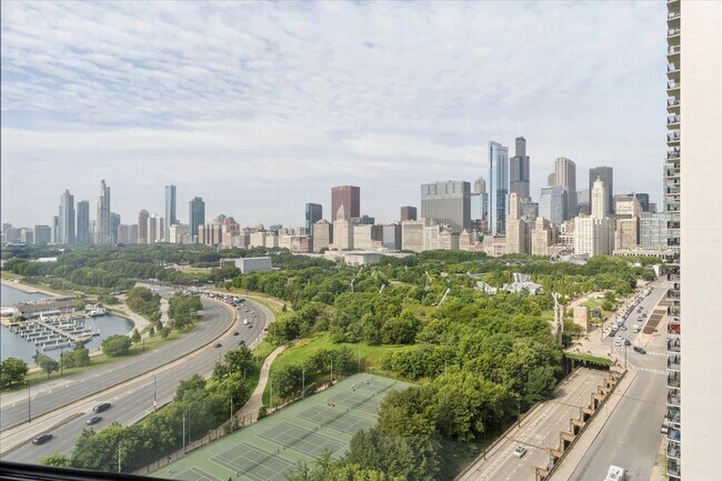Foto del edificio - 155 N Harbor Dr