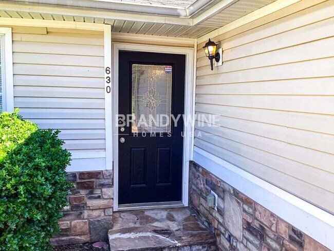 Building Photo - One month FREE RENT!!