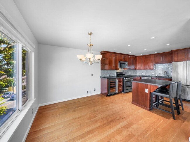 Foto del edificio - Single Family Home in Sunny Bernal Heights...