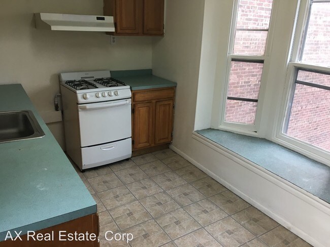 Building Photo - 492 Van Cortlandt Park Ave