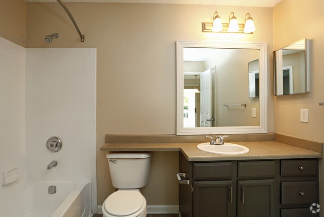 1BR, 1BA - 823sf Bethel- Bathroom - Mariners Crossing