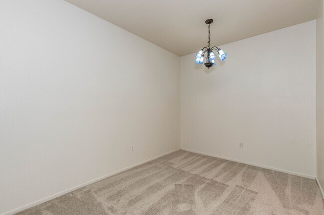 Building Photo - Lovely 1 Bedroom Condo For Rent