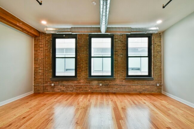 Building Photo - 25 W Hubbard St