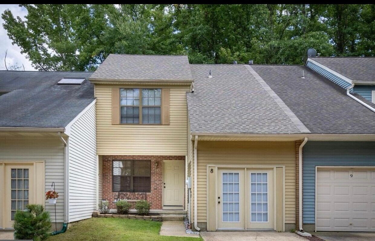 Foto principal - 8 Regent Ct