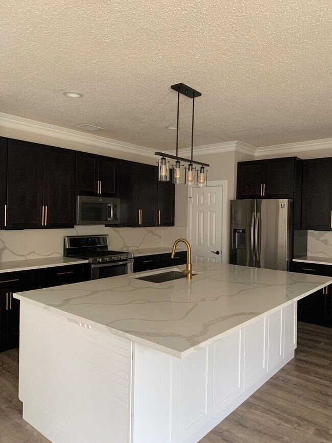 Foto del edificio - 2000 Camelot Dr