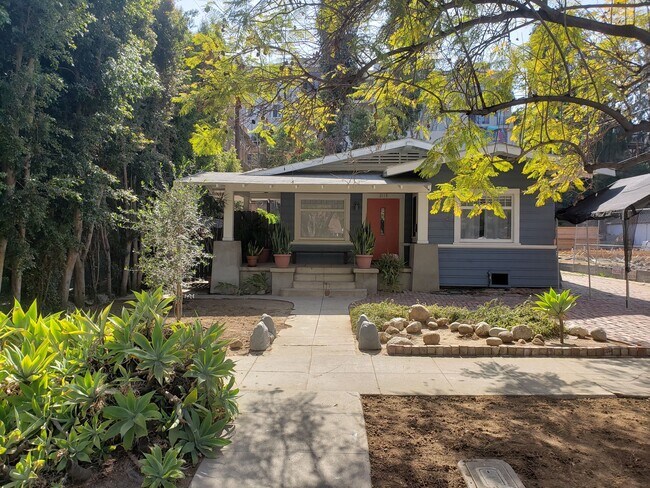 Current front walk & color. - 2113 Holly Dr