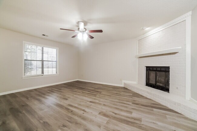 Foto del edificio - 2106 Charles Bryan Rd