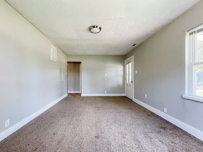 Foto del edificio - Walking Distance to Cooley Park-2 Bed House