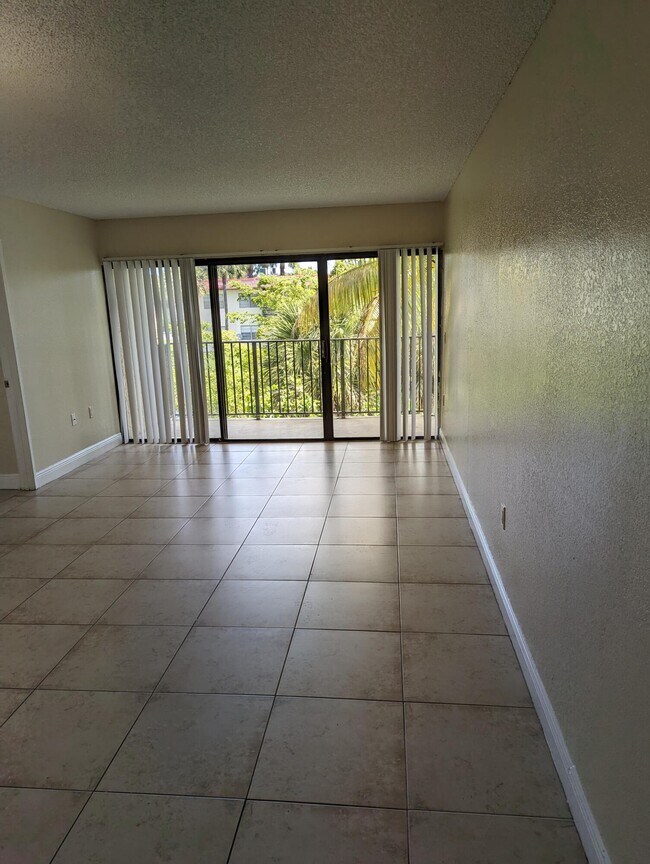 Building Photo - 1522 Lake Crystal Dr