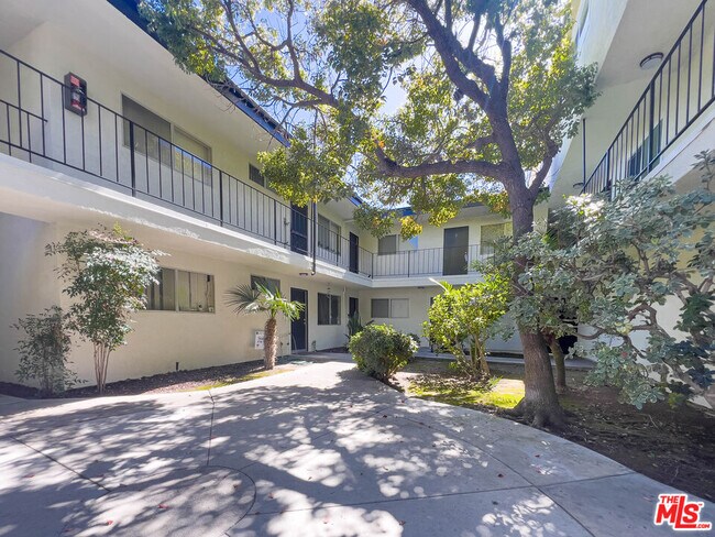 Foto del edificio - 6535 Pickering Ave