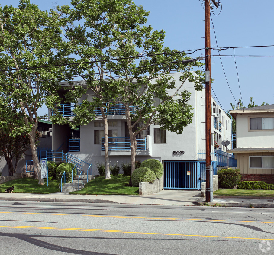 Primary Photo - 15039 Burbank Blvd