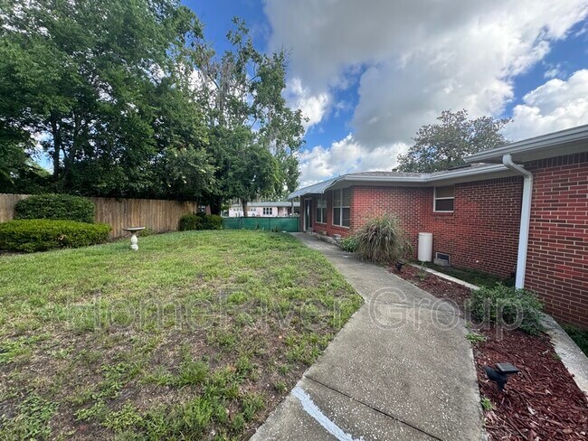 Building Photo - 2204 Tegner Dr