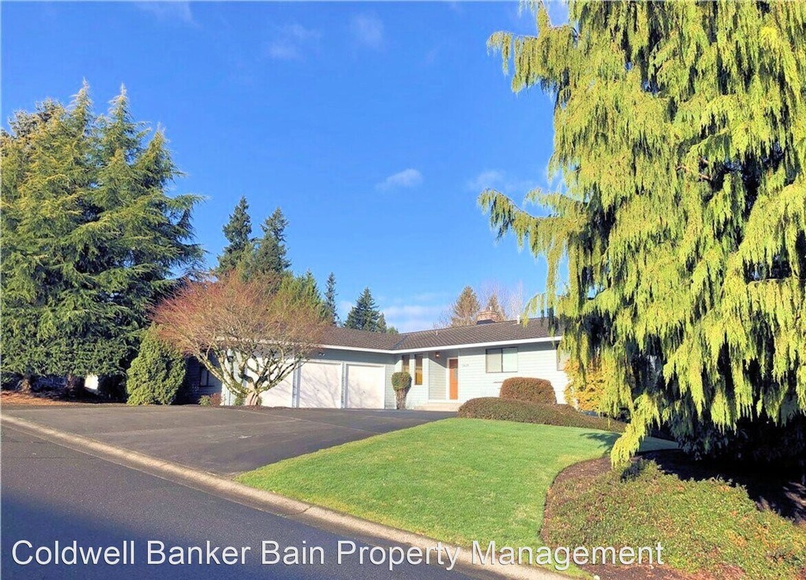 5 br, 4 bath House 13628 S.E. 251st Place House Rental in Kent, WA