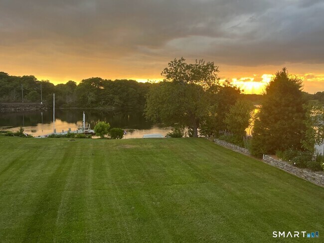 Foto del edificio - 201 Seneca Dr