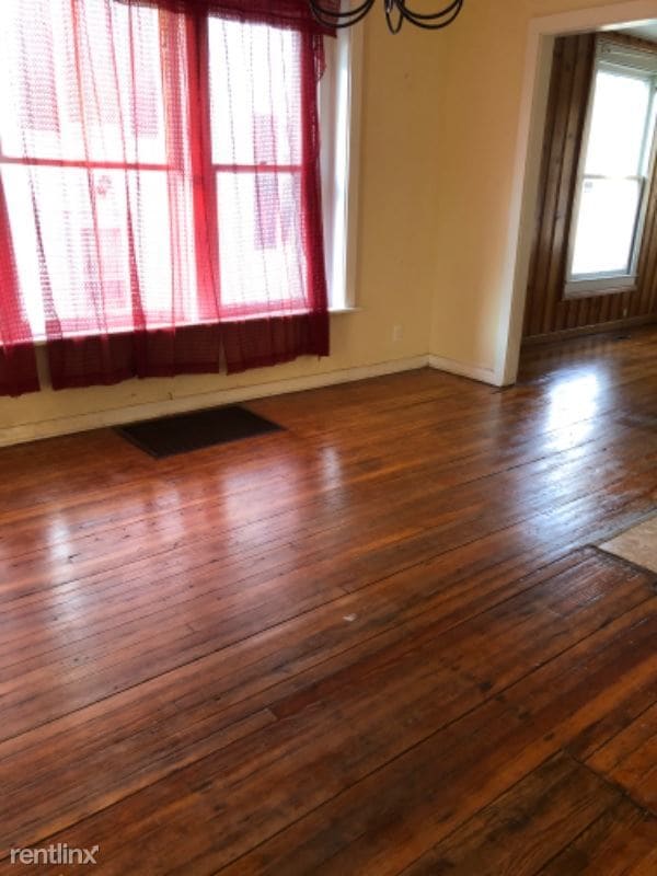 Building Photo - 4 br, 2 bath House - 512 Taylor St