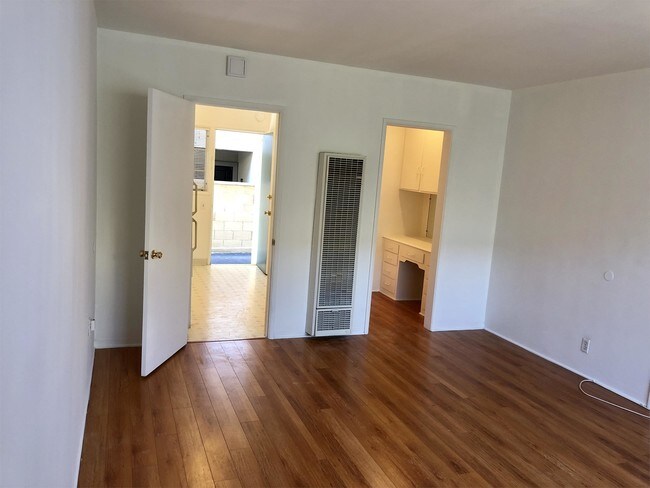 Foto del edificio - 241 E Cedar Ave