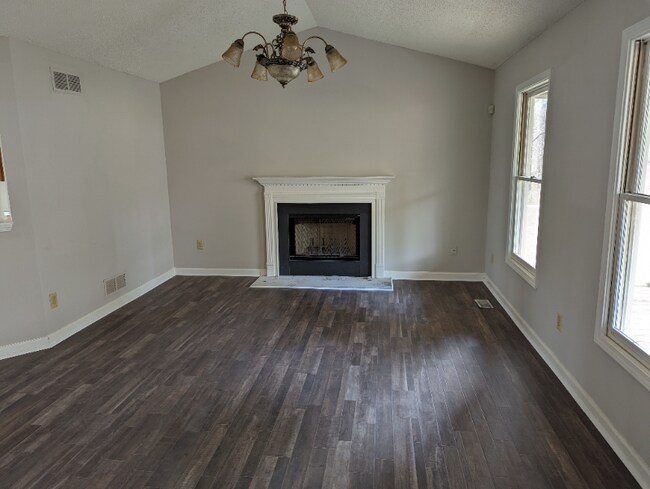 Building Photo - 7680 Mountain Creek Way