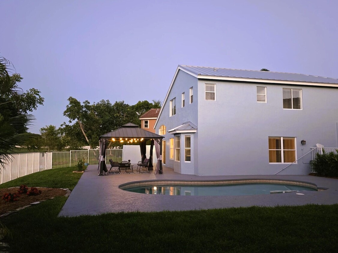 Primary Photo - 8225 Pelican Harbour Dr