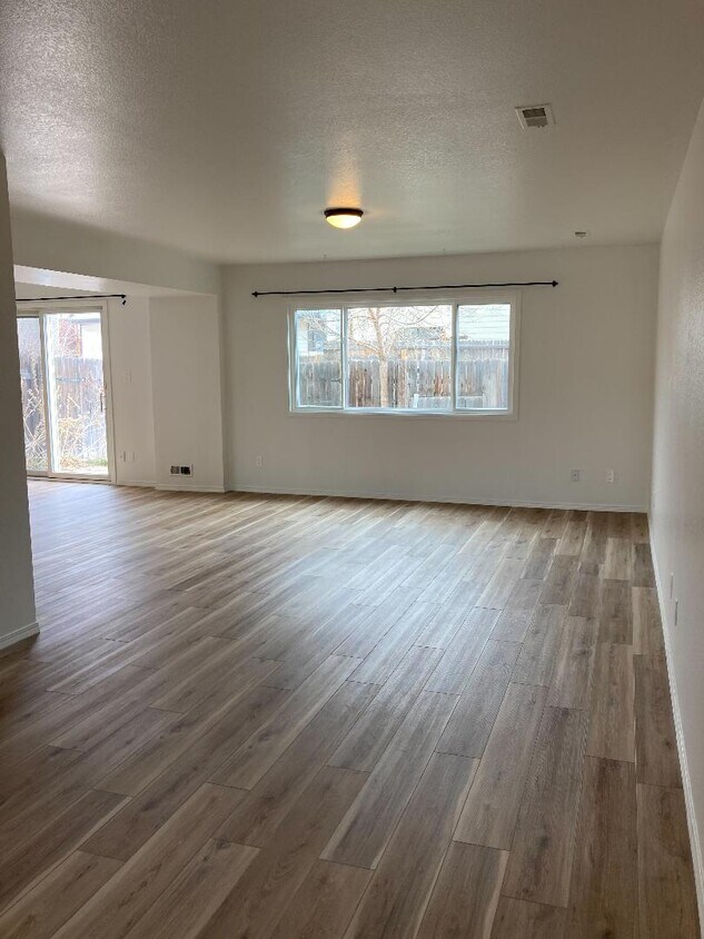 Living room - 1736 Sanders Dr