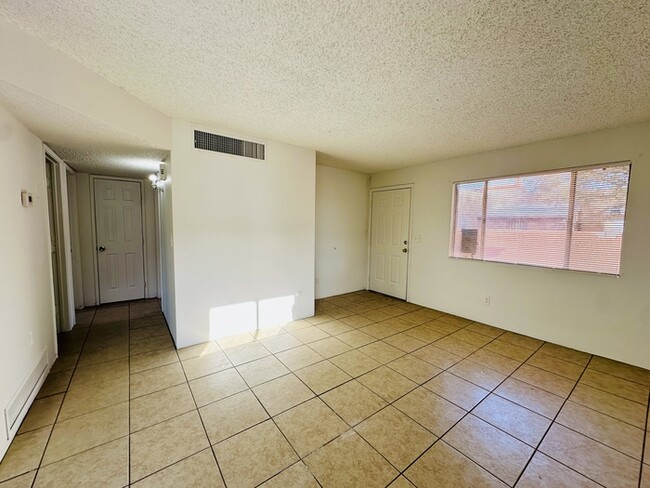 Foto del edificio - $300 OFF Move In Special! 2 Bedroom with W...