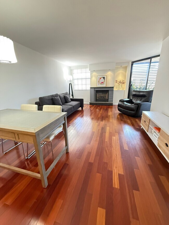 Foto del edificio - 740 N Kings Rd