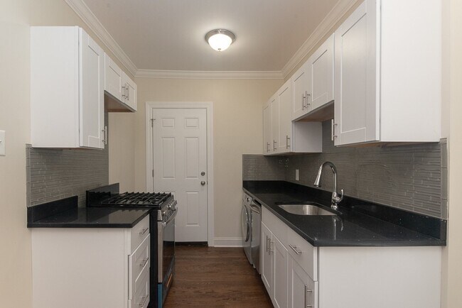 Foto del edificio - 3817 N Greenview Ave