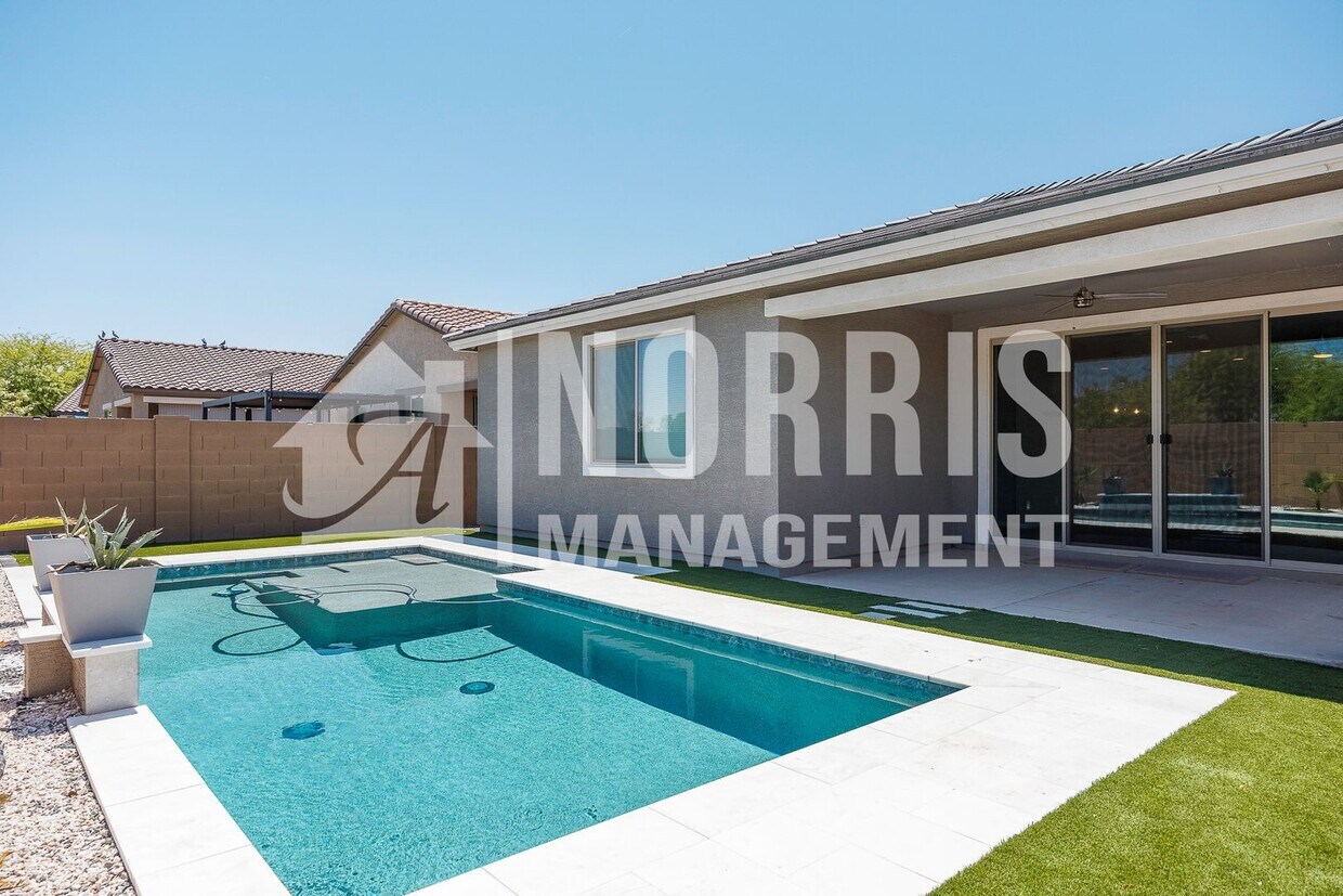 Foto principal - Beautiful Brand New Home with A POOL!