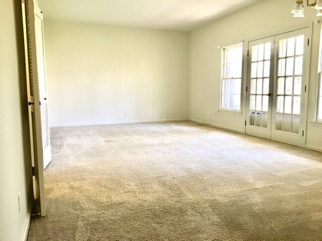 Living Room Front - 3110 Woodley Ter
