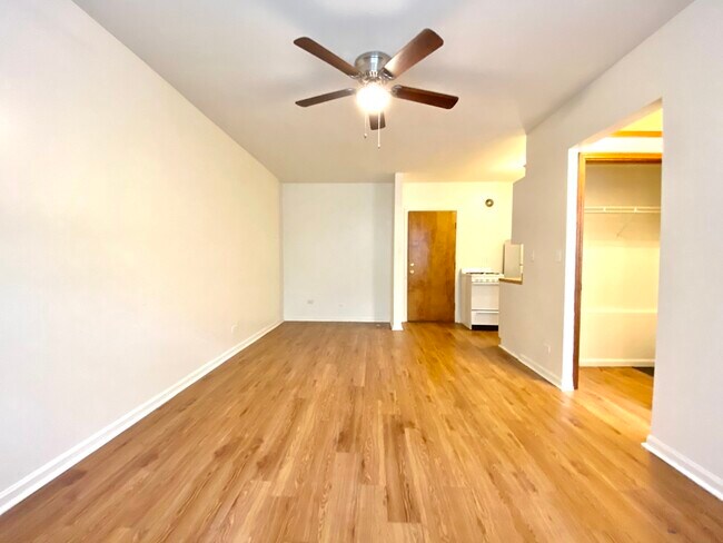 Foto del edificio - 4031 N Kenmore Ave