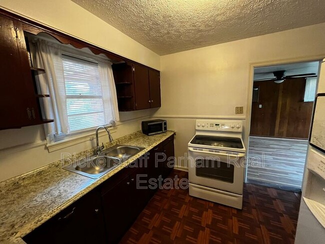 Foto del edificio - 4445 Sims St
