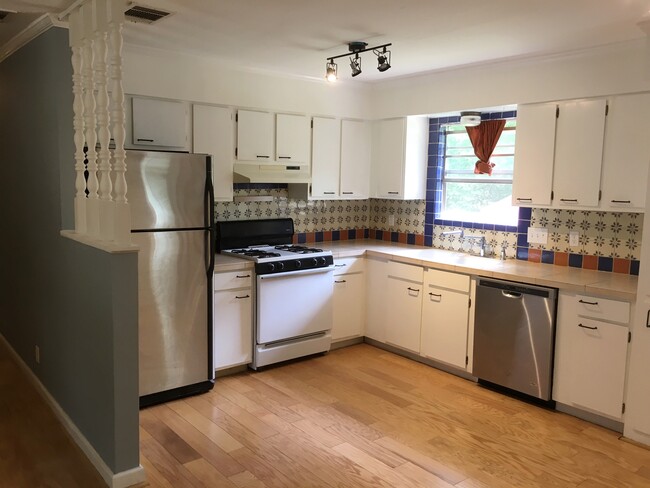 Building Photo - 3014 Matador Dr
