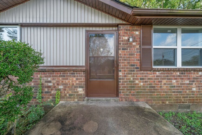 Building Photo - 3 Bedroom Home For Rent Near Needmore Road!