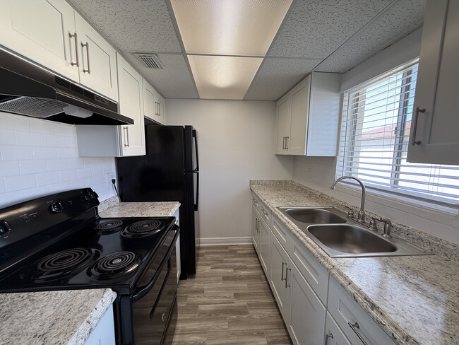 Building Photo - Golfview Apartments