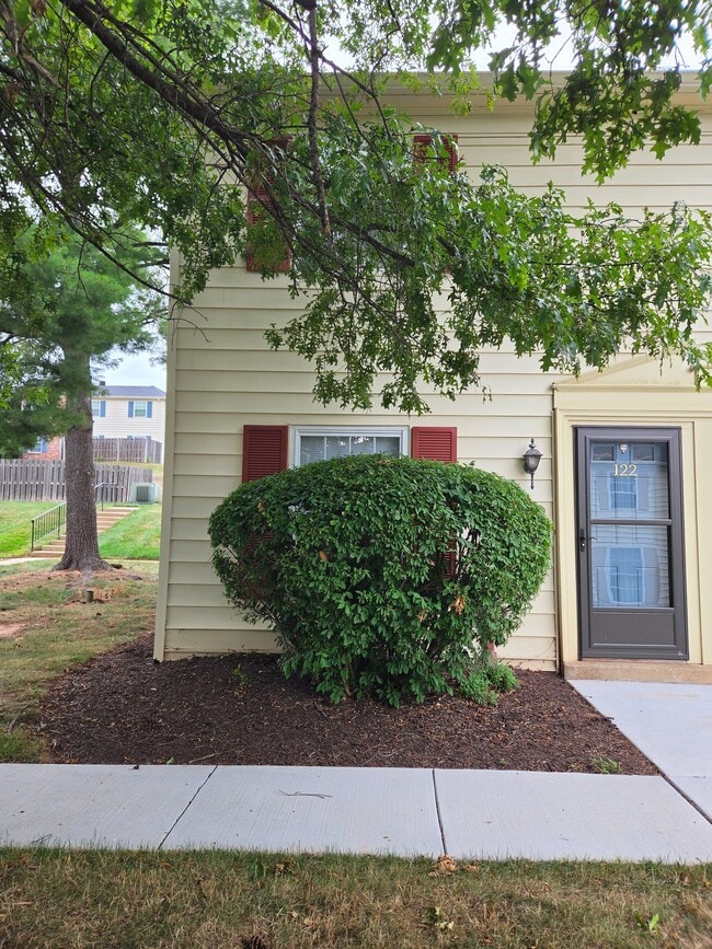 Building Photo - 122 Wellington Terrace