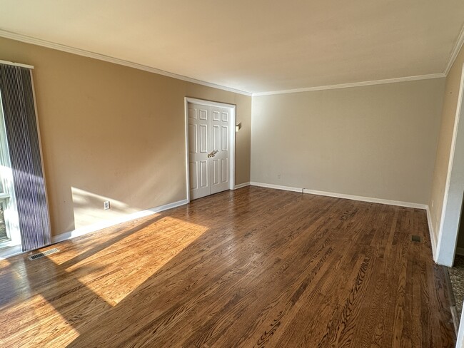 Living room - 309 Tyne Ave