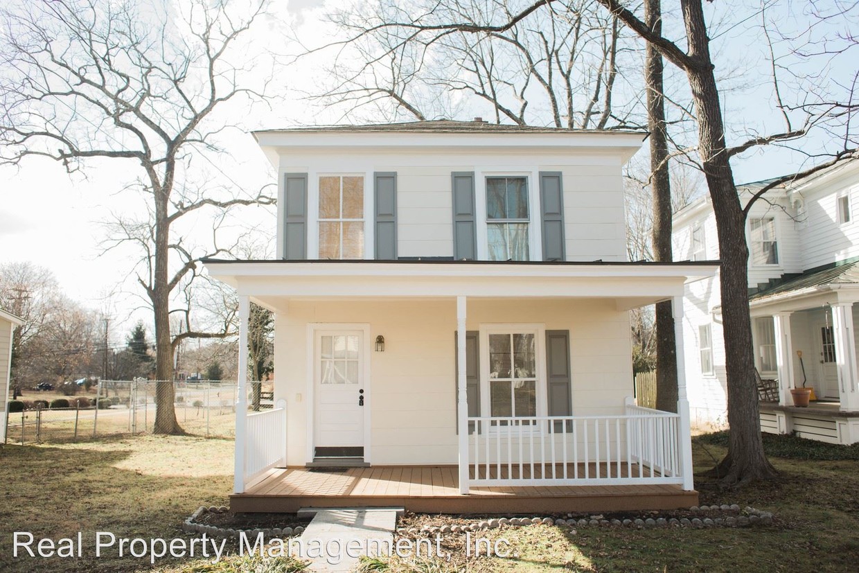 Primary Photo - 2 br, 1 bath House - 303 N Main Street