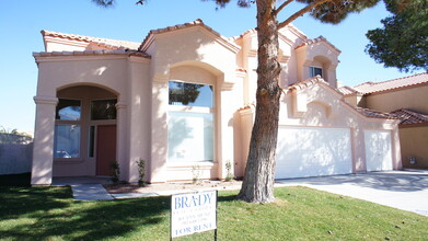 Building Photo - 4704 English Ivy Ct