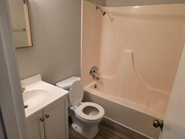 Foto del edificio - 7308 N Wade School Rd