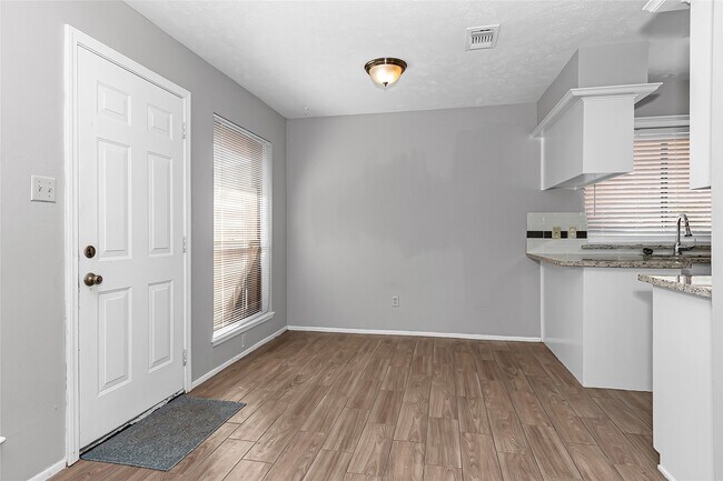 Foto del edificio - 2710 Green Fields Dr