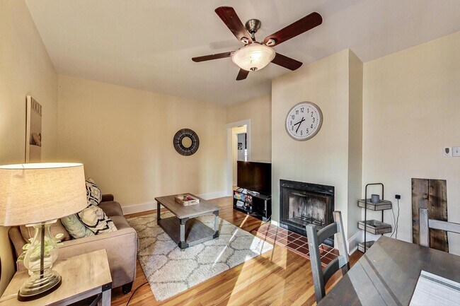 Foto del edificio - 537 W Addison St